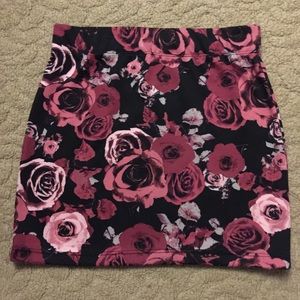 Floral mini skirt!